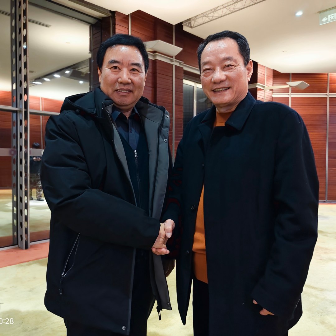 老爸与侯振山 合影_副本.jpg 老爸与侯振山 合影_副本.jpg